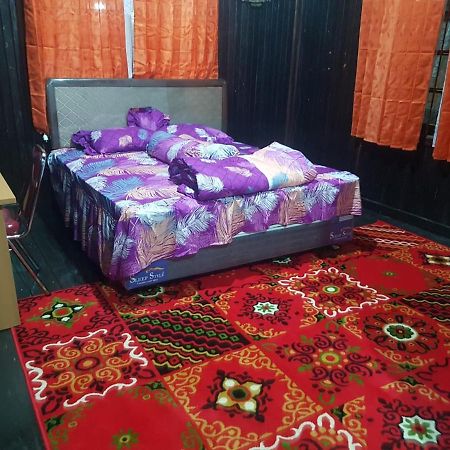 Mimi Guest House Syariah Pangkalanbuun Exteriör bild