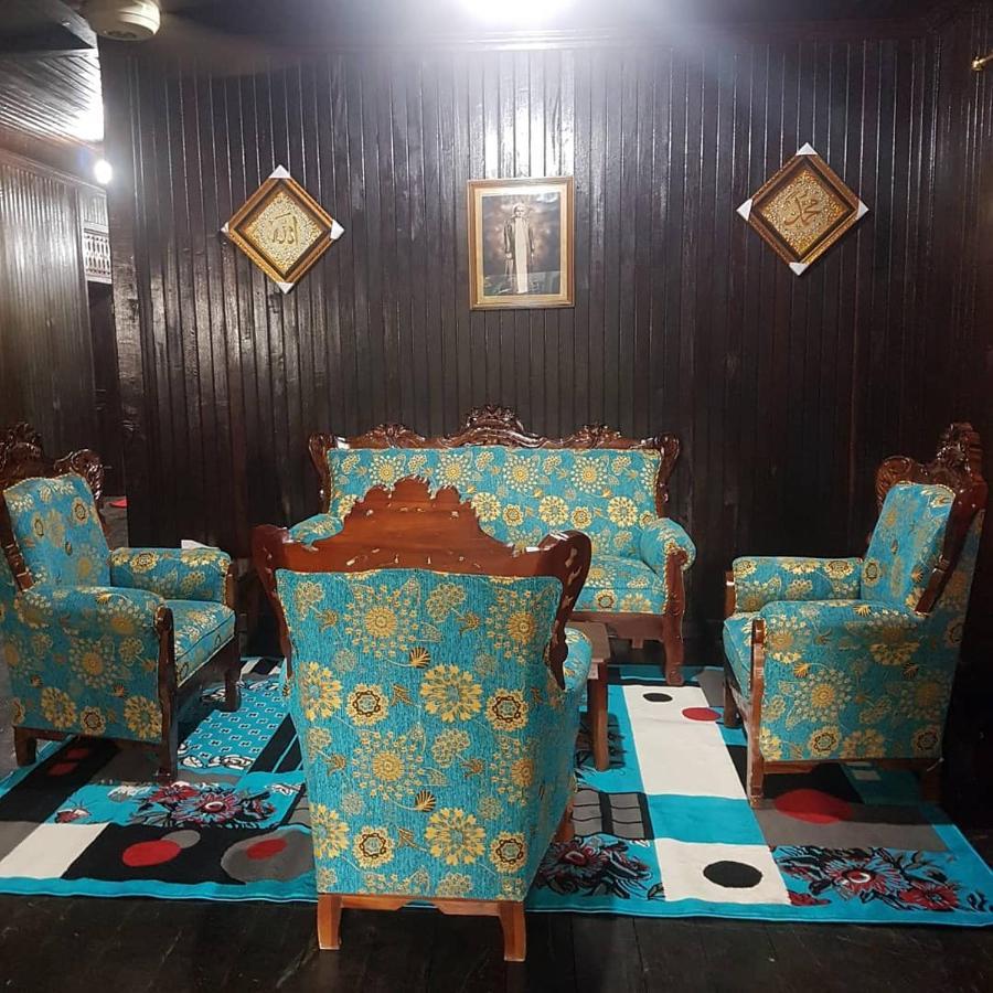 Mimi Guest House Syariah Pangkalanbuun Exteriör bild