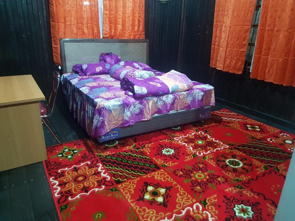 Mimi Guest House Syariah Pangkalanbuun Exteriör bild