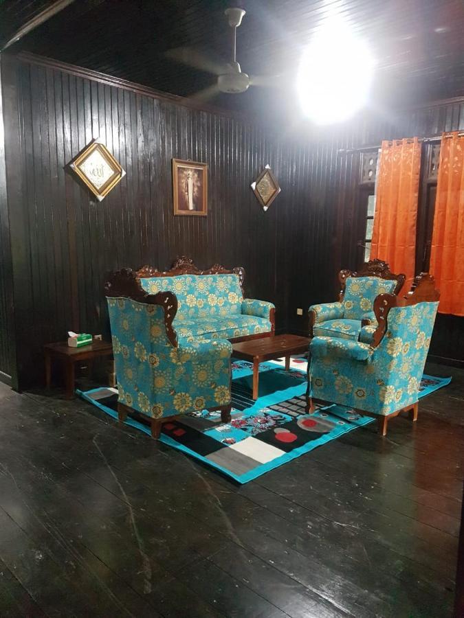 Mimi Guest House Syariah Pangkalanbuun Exteriör bild