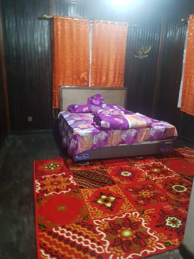 Mimi Guest House Syariah Pangkalanbuun Exteriör bild