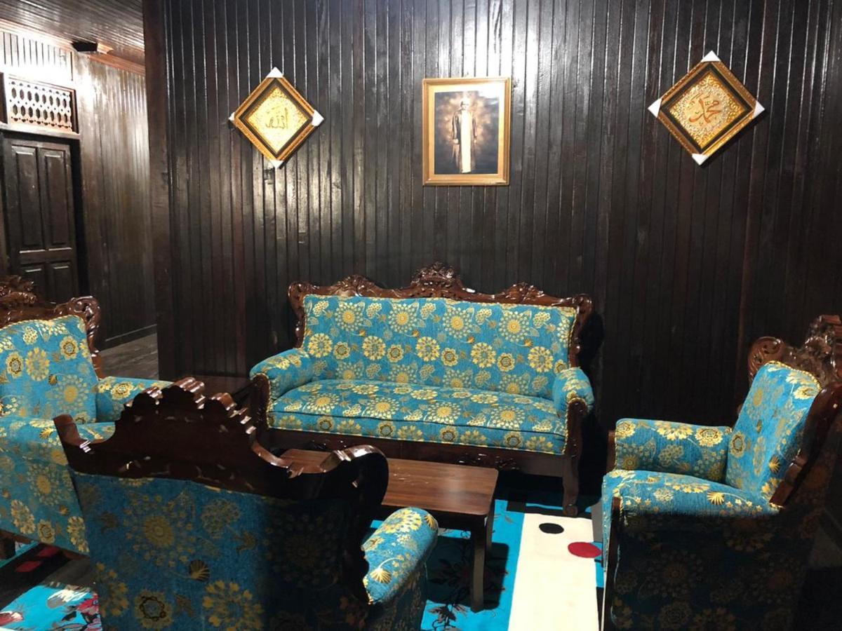 Mimi Guest House Syariah Pangkalanbuun Exteriör bild