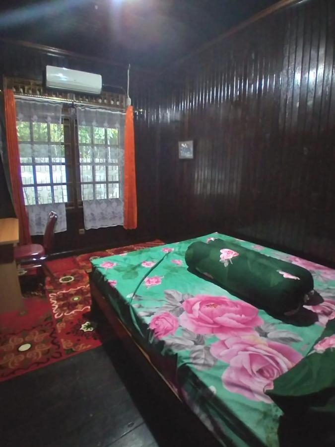 Mimi Guest House Syariah Pangkalanbuun Exteriör bild